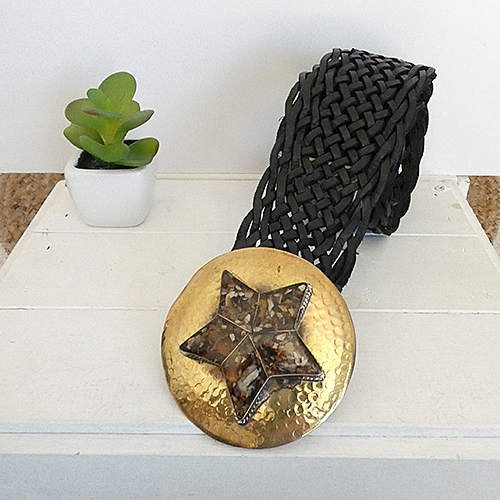 Cinturón Boho trenzado 6-7 cm. Hebilla redonda estrella.