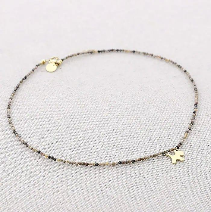 Gargantilla perrito piedras acero