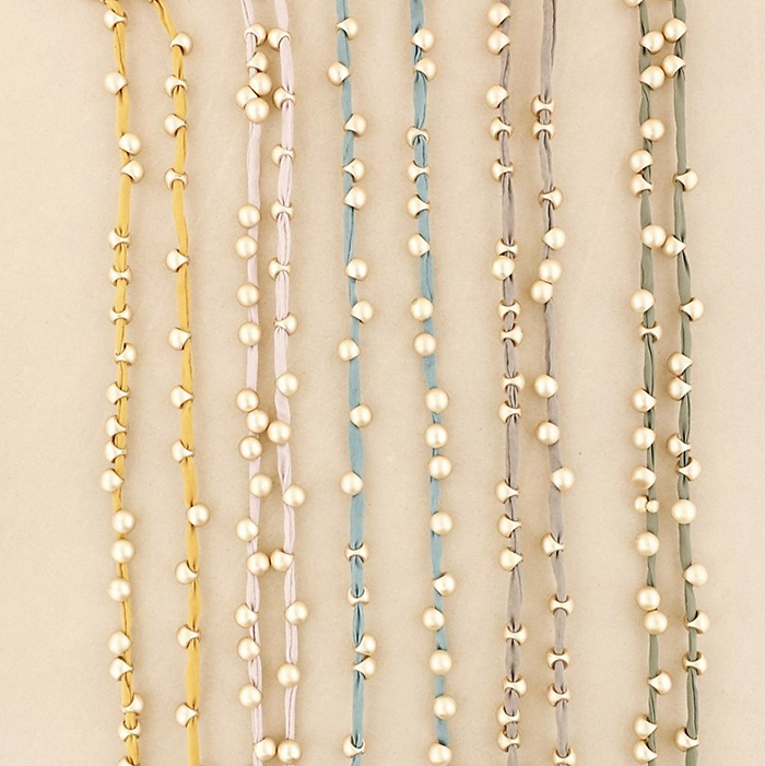 Collar largo satinado bolitas