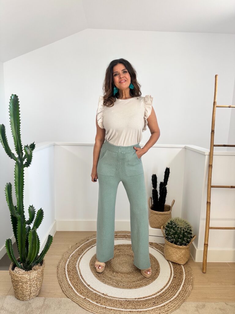 Camiseta básica pico. Manga volante