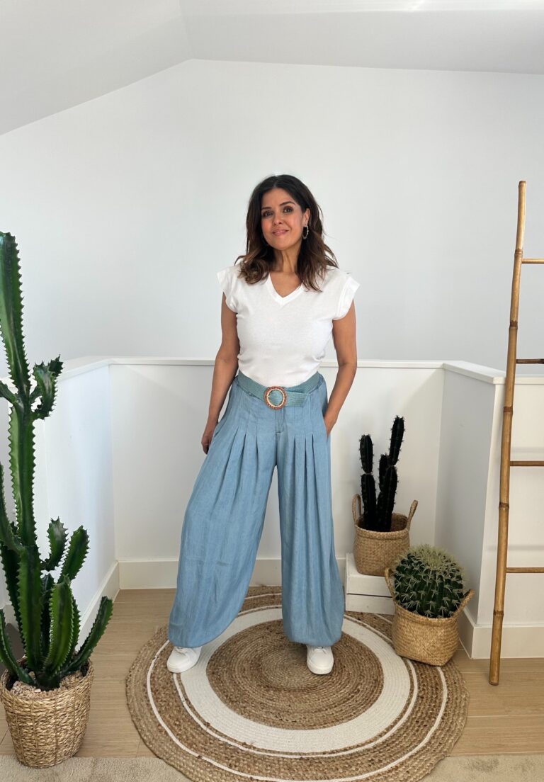 Camiseta basica pico. Manga alada